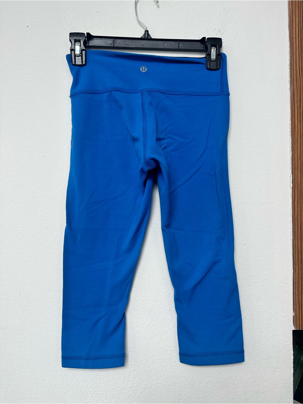 lululemon athletica Women’s Blue Athletic Capri Leggings